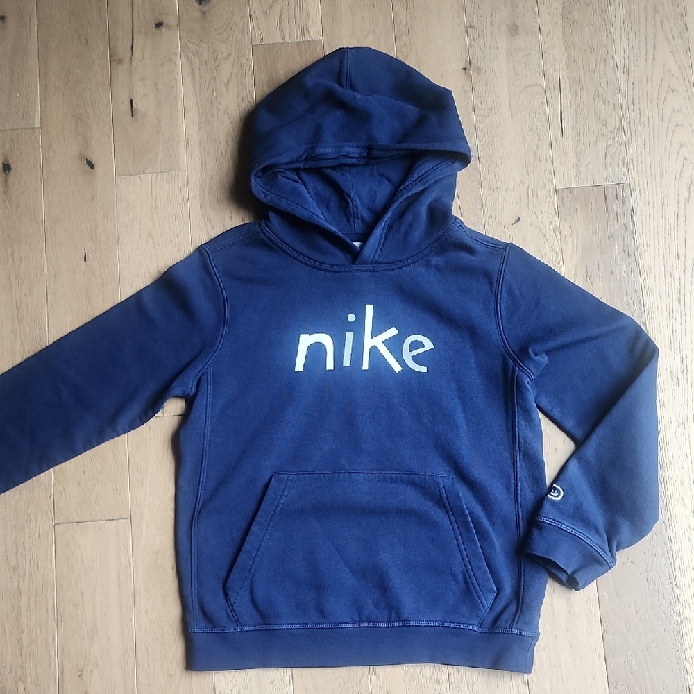 Nike Boys Hoodie – Size Medium (10/12)
